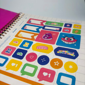 CADERNO FINI COM CHEIRO – 10 MATÉRIAS  CAPA CAUTION SWEET ZONE  FORONI OFICIAL

